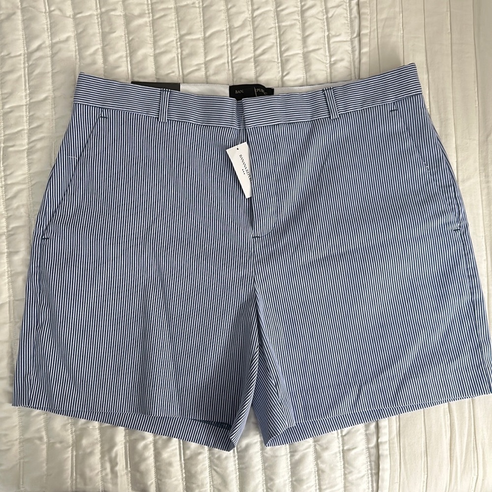 NWT Banana Republic blue and white striped 5 inch tailored Shorts.